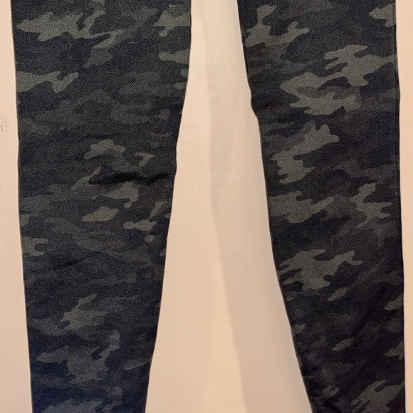 SPANX deep army green camouflage leggings size medium - Picture 3 of 6